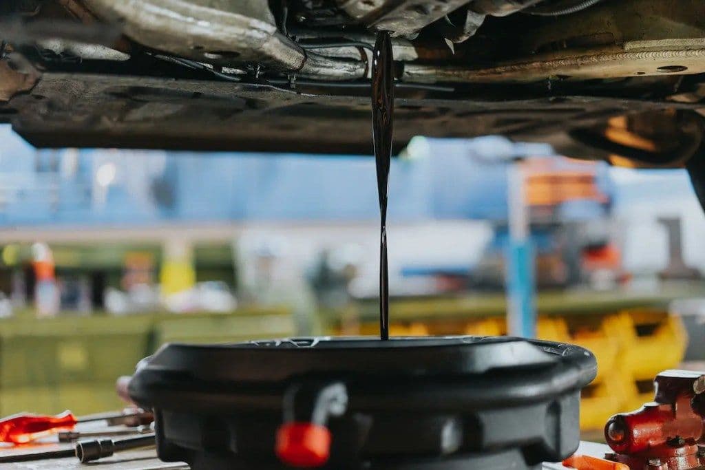 Oli Mobil Rembes? Ini Penyebab dan Cara Mengatasinya