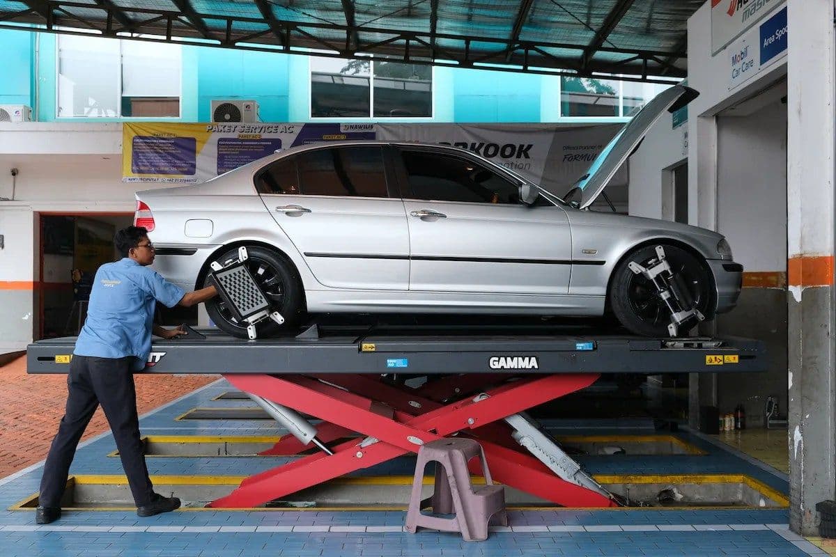 Perbedaan Spooring dan Balancing untuk Mobil Stabil