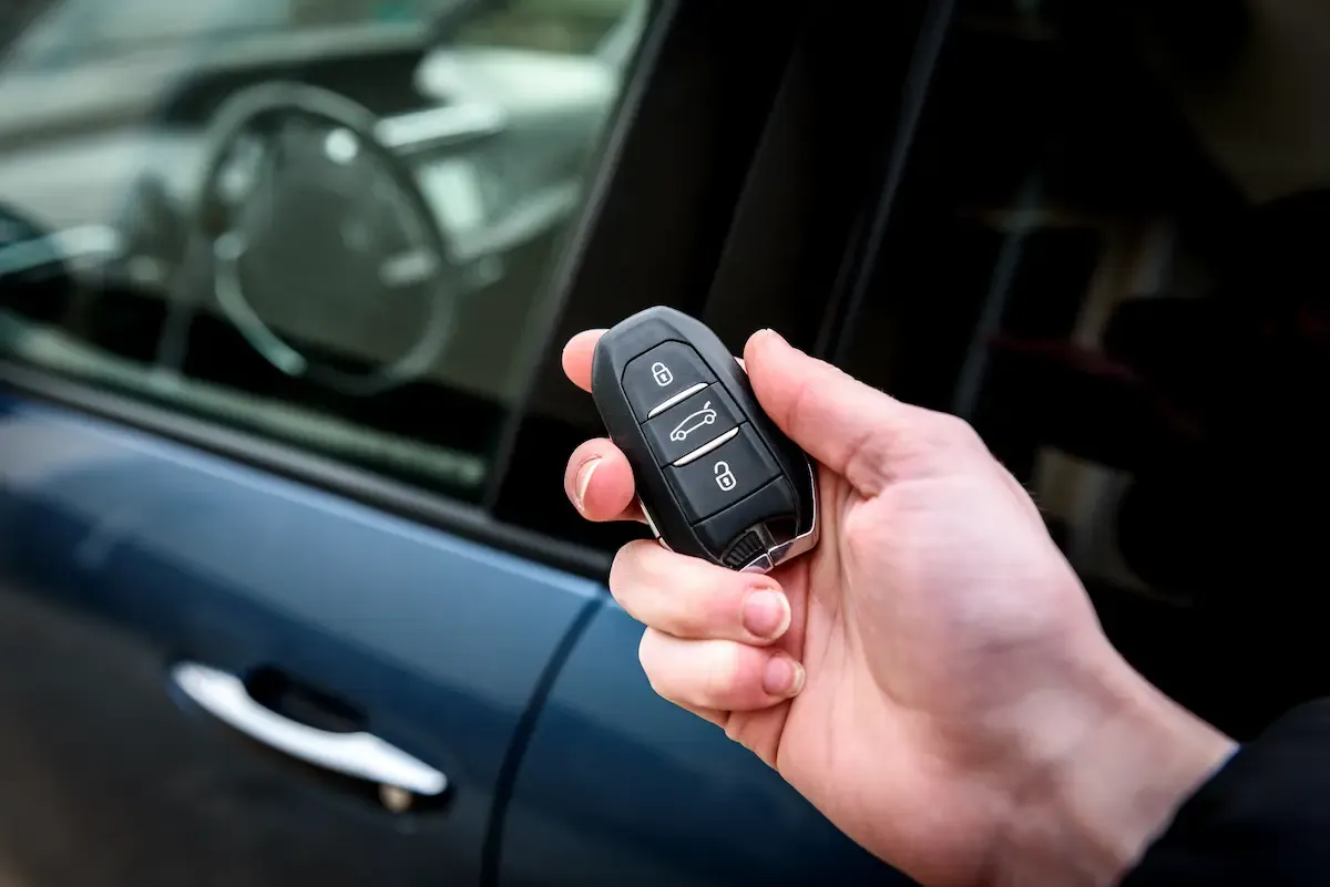 Rangkaian Central Lock Mobil: Fungsi, Cara Kerja, dan Penyebab Kerusakannya